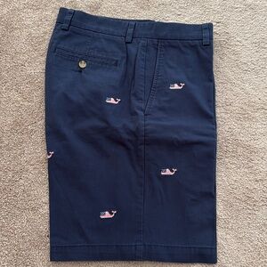 Men’s vineyard vines navy blue whale American flag shorts; size 32